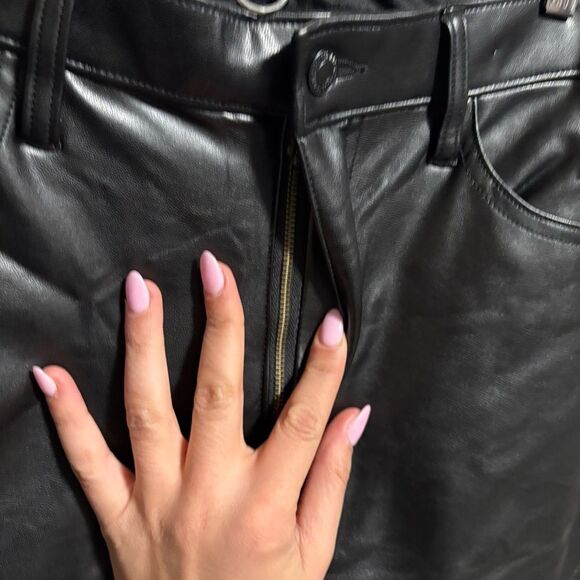 NWT Abercrombie & Fitch 90’s Straight Ultra High-Rise Vegan Leather Pants 29/8 L - Picture 7 of 10